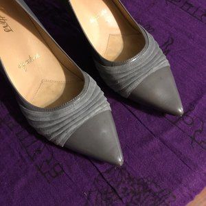 Trotters Signature Gray Leather Pumps